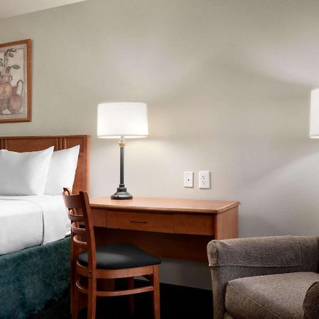 Travelodge By Wyndham Clinton Valley West Court Zewnętrze zdjęcie