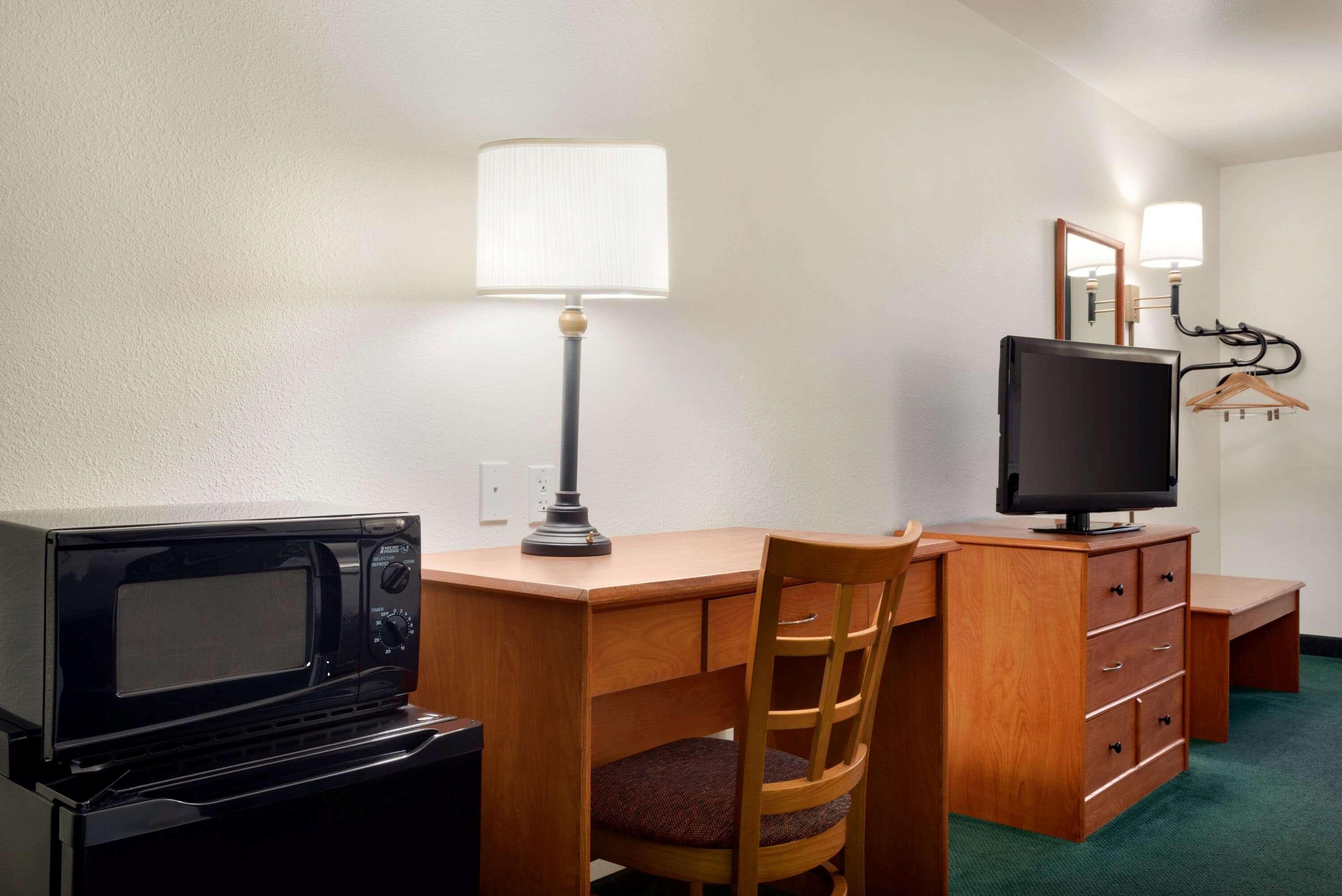 Travelodge By Wyndham Clinton Valley West Court Zewnętrze zdjęcie