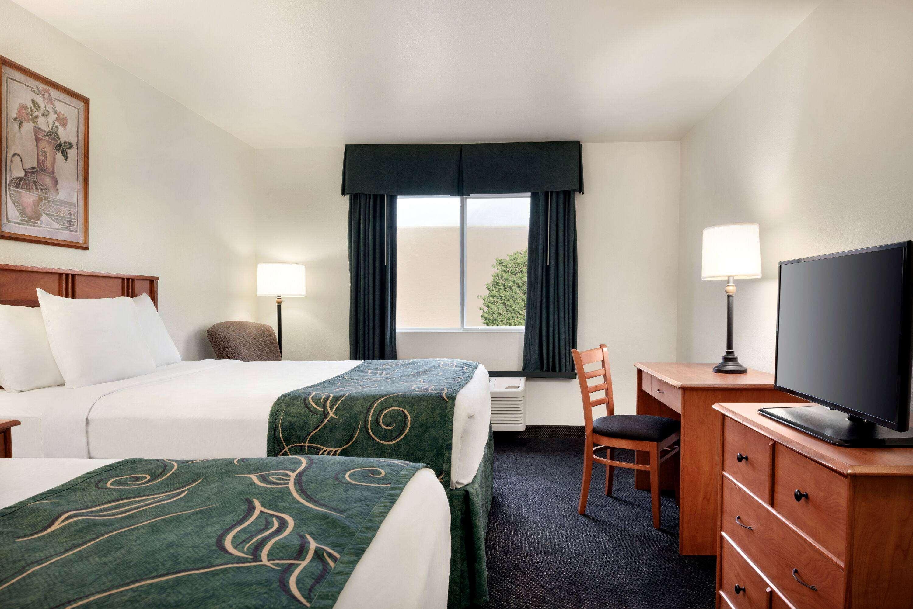 Travelodge By Wyndham Clinton Valley West Court Zewnętrze zdjęcie