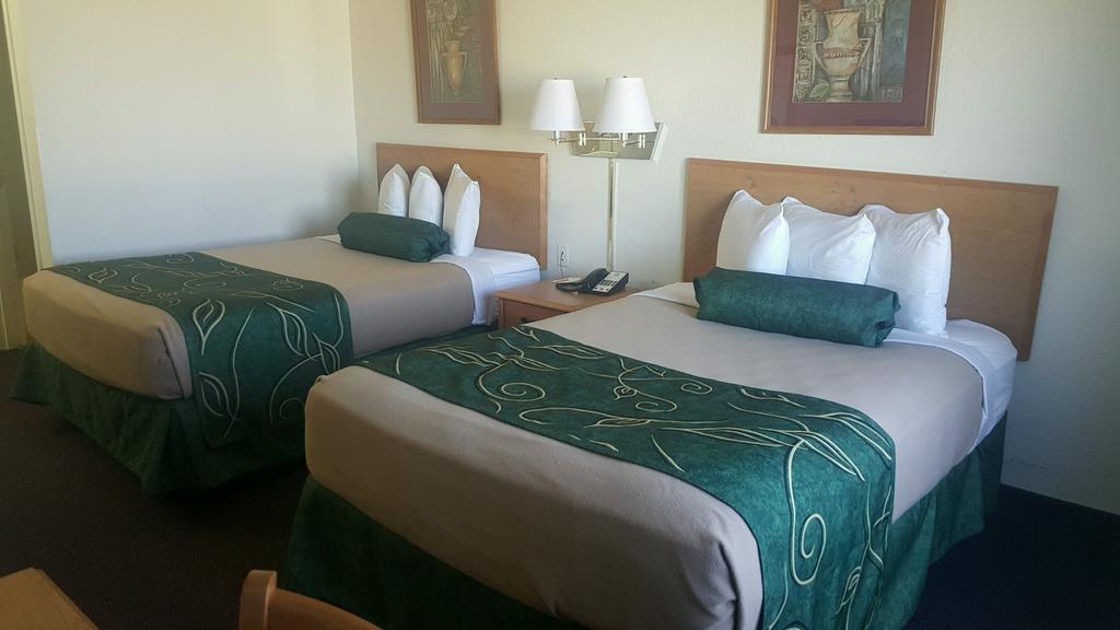 Travelodge By Wyndham Clinton Valley West Court Zewnętrze zdjęcie