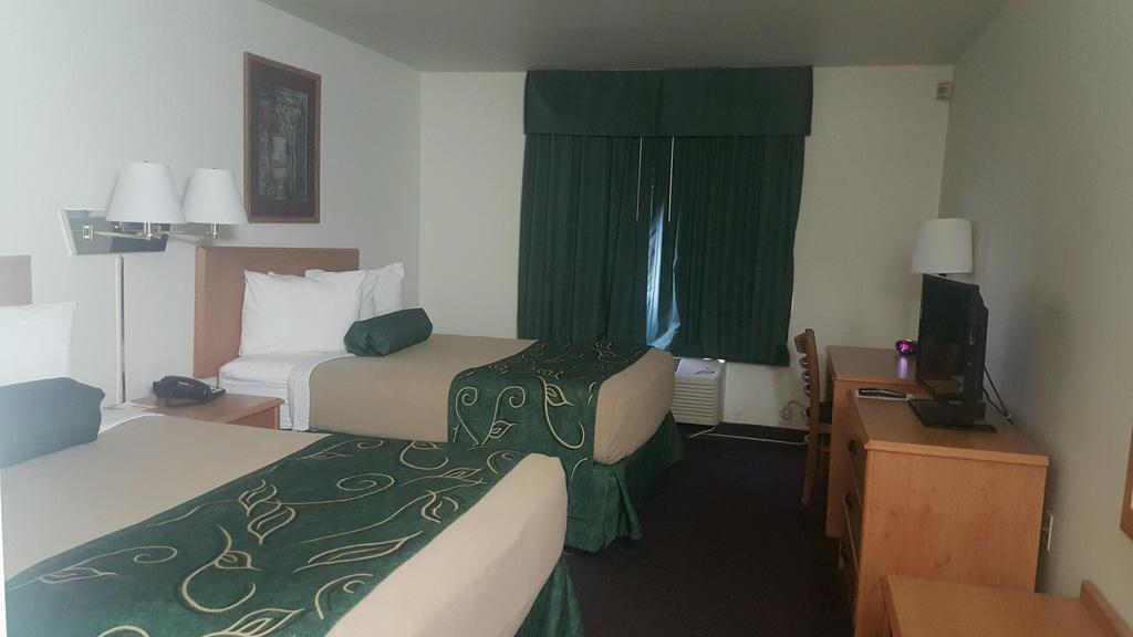 Travelodge By Wyndham Clinton Valley West Court Zewnętrze zdjęcie